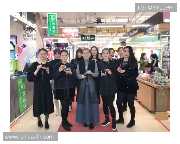 足球明星的吉林媳妇美丽瞬间大揭秘，看看她的生活与风采如何吸引众人目光